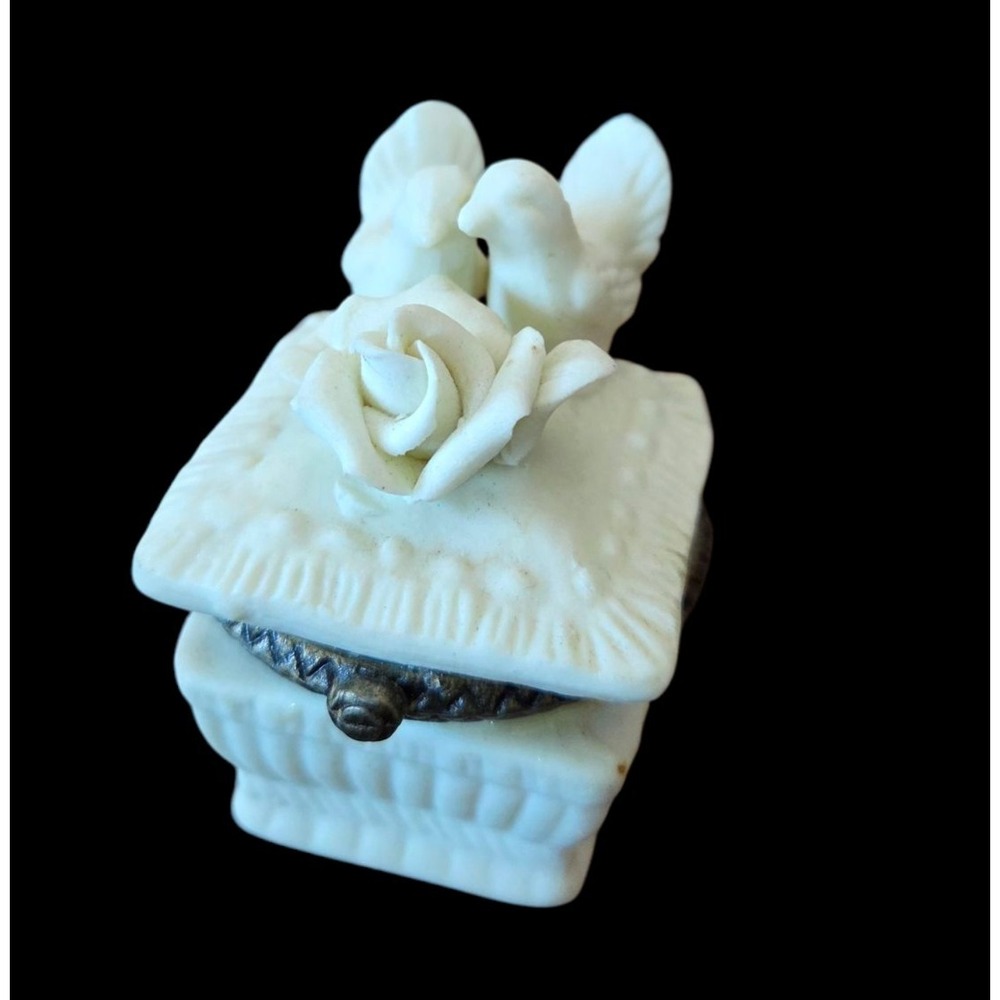 Vintage Porcelain Bisque Hinged Trinket Jewelry‎ Box Two Doves Lovebirds Rose 2"